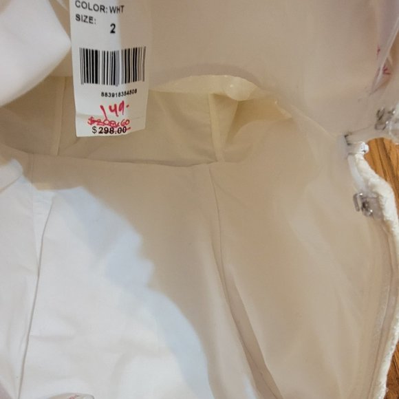 Betsy Johnson White Dress never worn - Picture 9 of 9